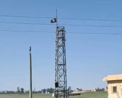 An ISIS flag was raised on a school building in al-Zubari, eastern Deir ez-Zor countryside